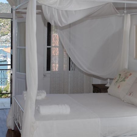 Neoclassical Manor House Poros Town Exteriör bild